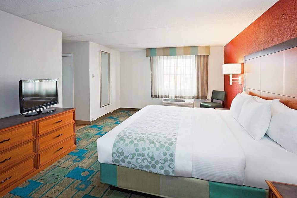 Norwood Inn & Suites Merrillville