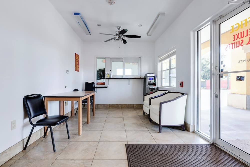 Capital O Deluxe Inn Channelview Houston I-10