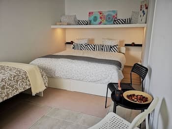 Private Couple Room On Caparica Poshtel