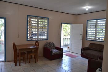 Budget Cheerful Entire Private Belizean One Bedroomed Home