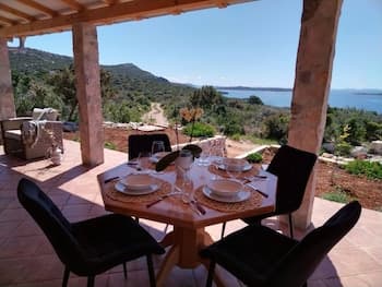 Soothing Holiday Home Green Life