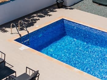 Sanders White Mountains - Bright Villa With Pool