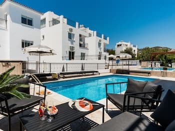 Sanders White Mountains - Ideal Villa With Pool