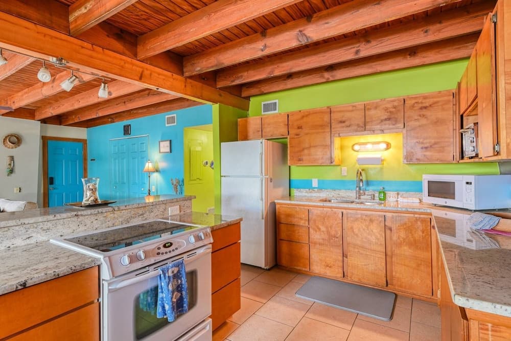 Endless Summer on B Street - Unit B