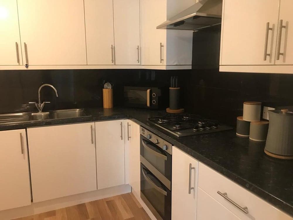 4 Bedroom, 8 bed Apartment,free Parking