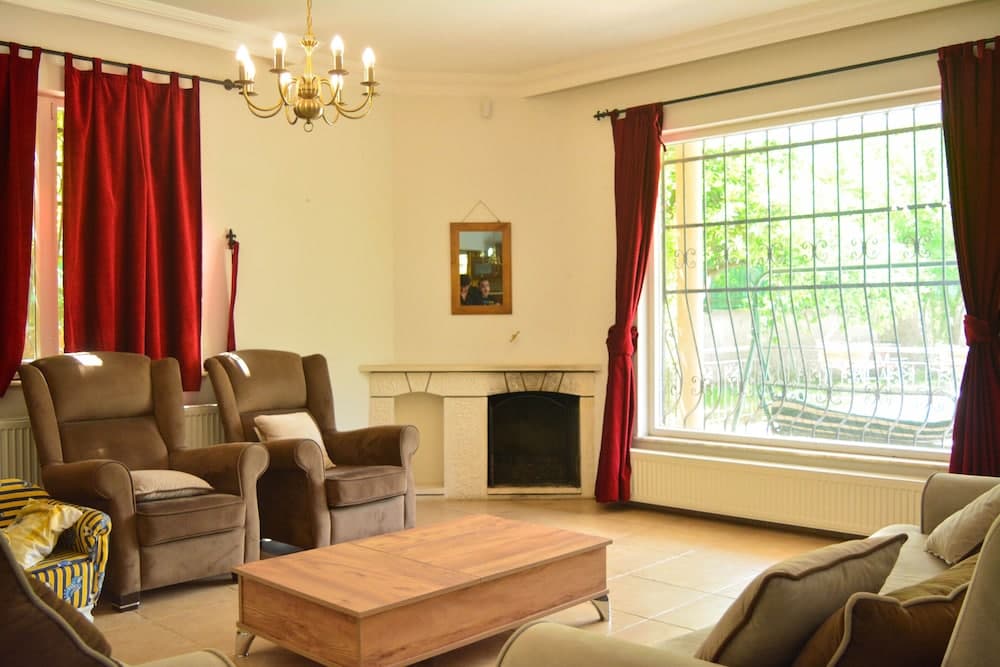 Kemer Monnaroza Villa