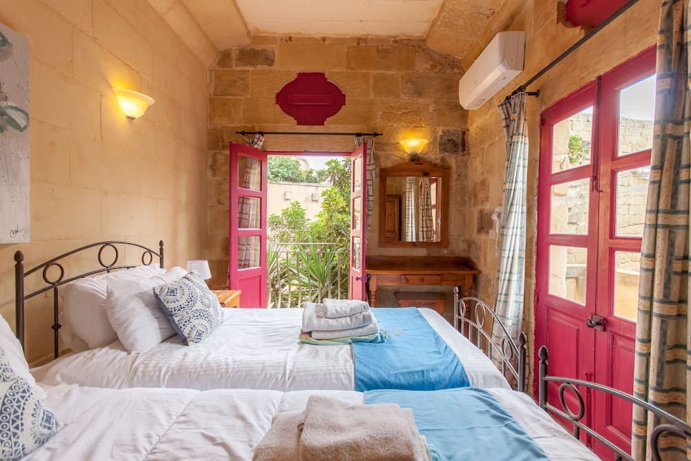 Gozitan Farmhouse Pool &amp; Jacuzzi - PP 2