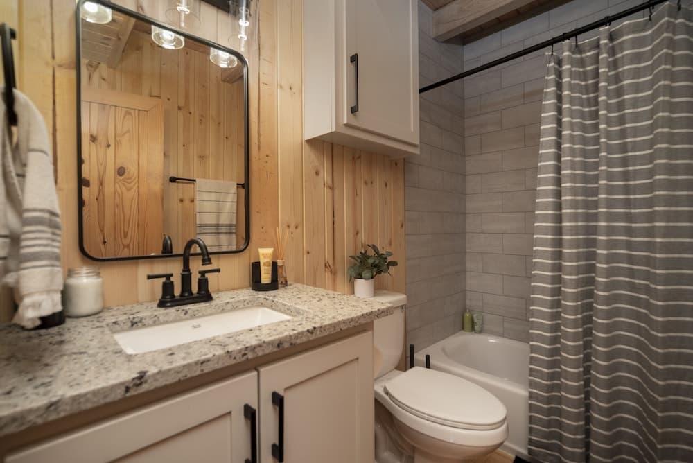 Innsbrook Cabin 4 Bedroom Cabin by Redawning