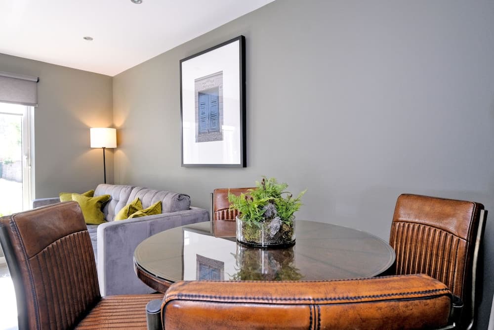 Executive three Bedroom Apartment in Aberdeens West End