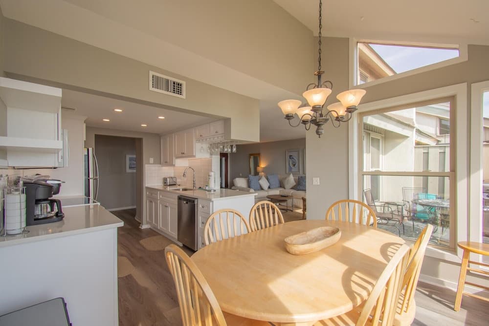 Sunny Condo w/ Gorgeous Ocean Views Near Beach Club, Tennis, & Sandbar