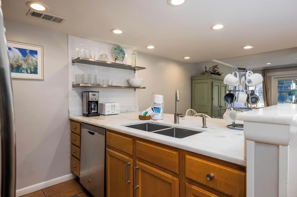 Newly Remodeled Two-story Condo w/ Wifi - Steps From Beach & Dining