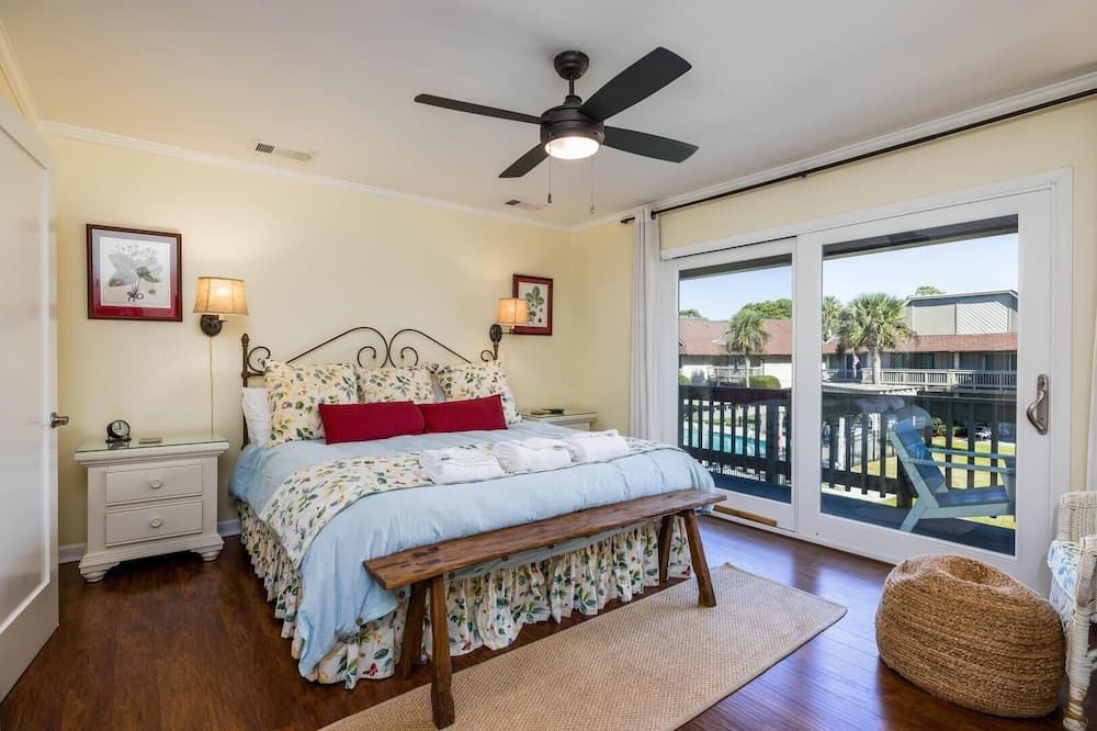 Newly Remodeled Two-story Condo w/ Wifi - Steps From Beach & Dining