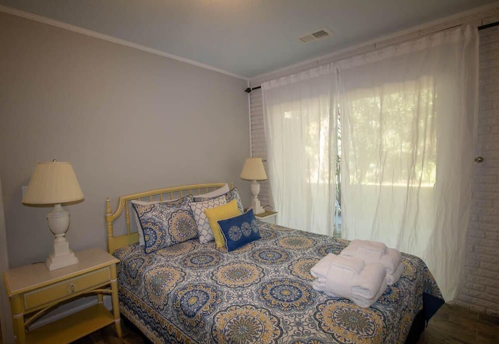 5bd, 3Ba Home Sleeps 14 Comfortably, Close to the Beach and Club Amenities