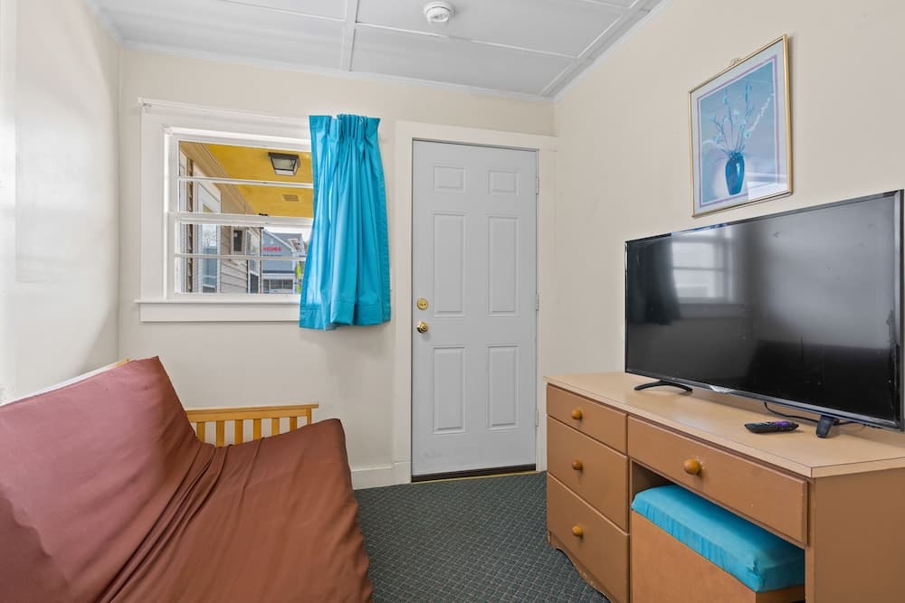 Beach Motel & Suites