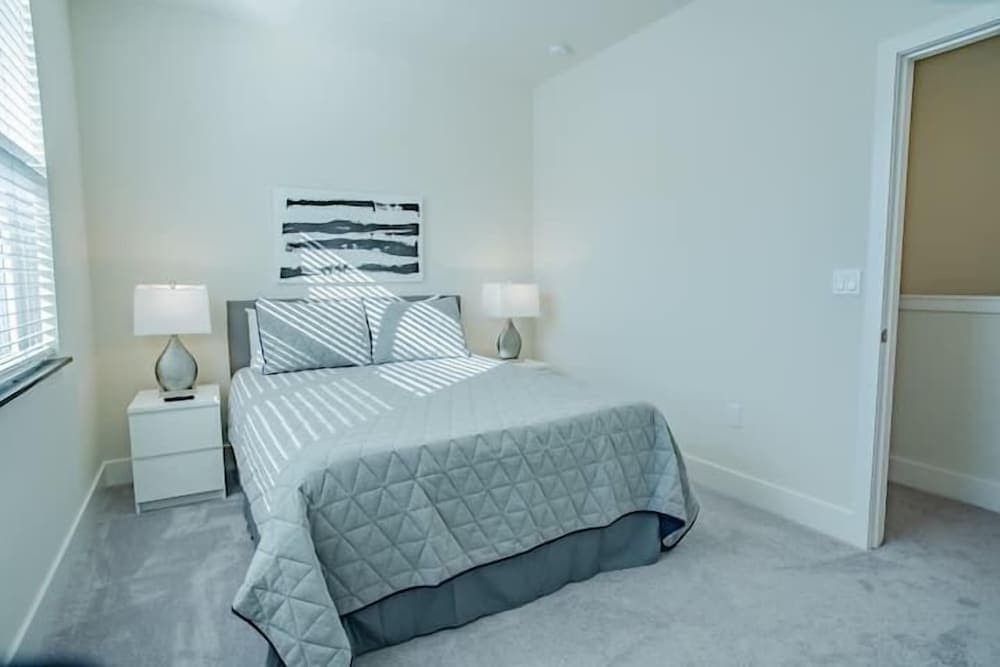 17510 HF - Hidden Forest - Modern 4BR Th-private Pool BBQ