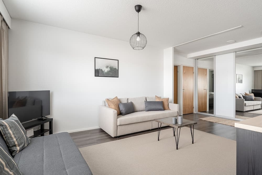 Newly Renovated 1BR Home that Hosts up to 8 Guests