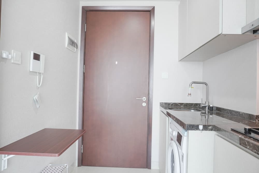 Warm And Comfort Studio Room At Green Sedayu Apartment