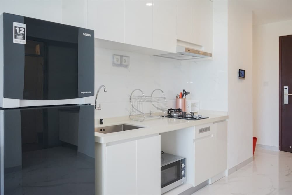 Comfort And Minimalist 2Br At Sky House Bsd Apartment