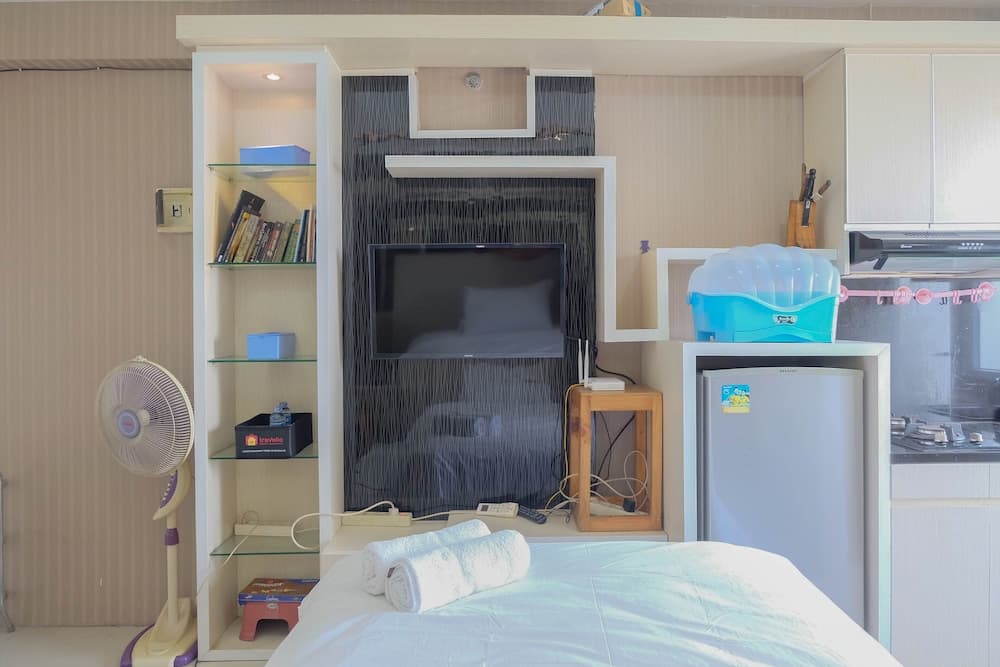 Nice And Fancy Studio At Green Pramuka City Apartment