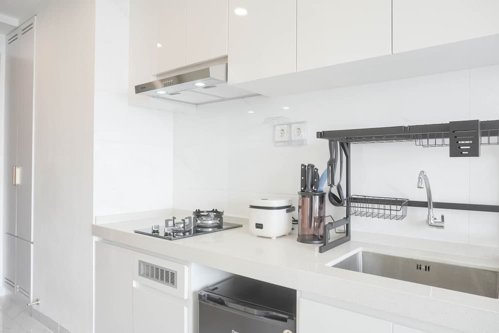 Warm And Cozy Stay Studio At Sky House Bsd Apartment