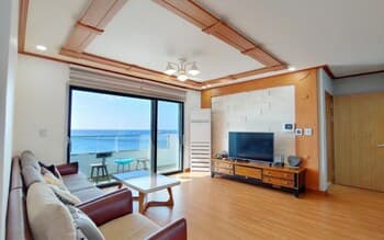 Seogwipo Jijunghae Pool Villa Pension