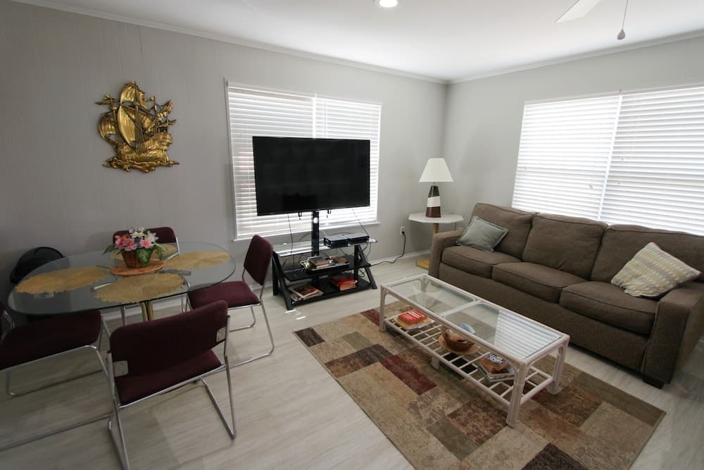 Silver Sands North 2 Bedroom Home by Redawning