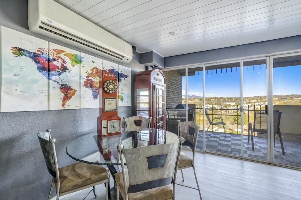 1BD Luxury Condo Cocktail Lounge Beautiful Views