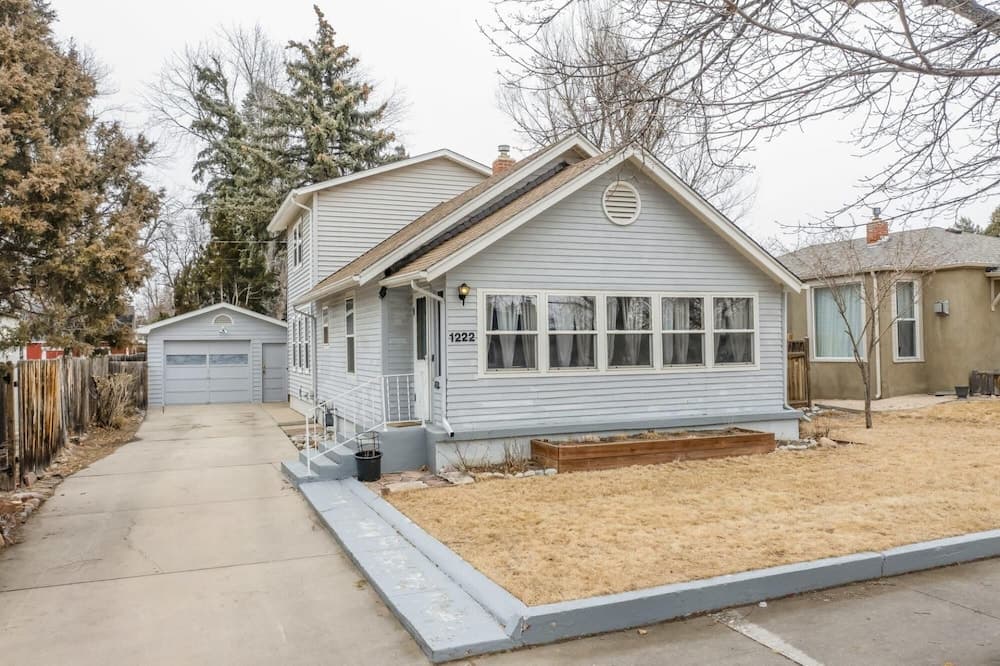 2BR Central Location Big Backyard Dog Friendly