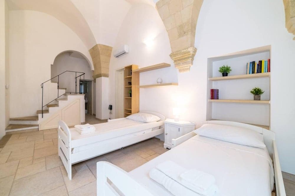 Holiday Home Sleeps 6 in the Historic Center of Le