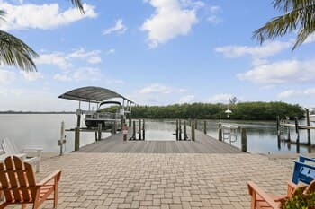 1 Bedroom Bay Front Villa Bring Your Boat Dock Space Available 1 Villa by Redawning