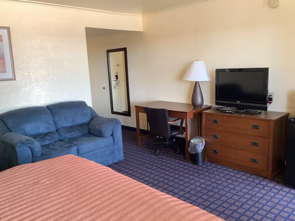 Silver Spur Vintage Inn & Suites
