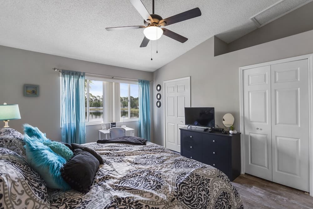 New To Market -townhome With 2 Master Suites Wifi Tennis Heated Community Pool Close To I-75 2 Bedroom Townhouse by Redawning