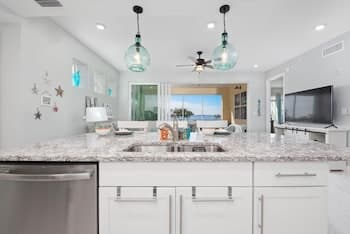 Luxury Waterfront 3 Bedroom Condo Located in Margaritaville 3 Condo by Redawning