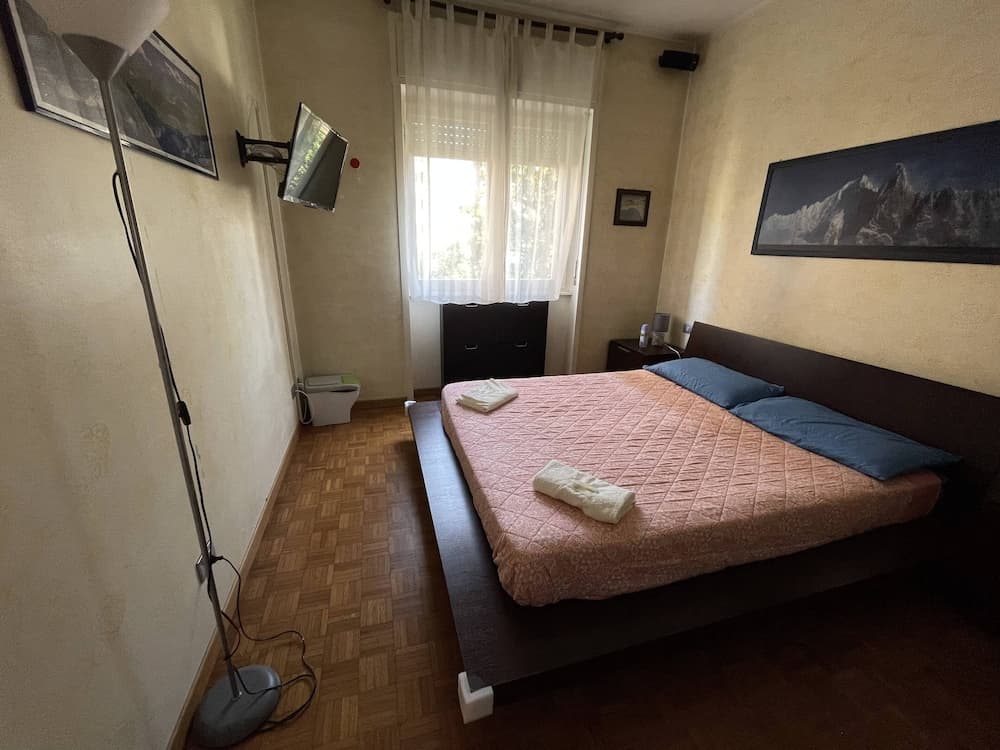 4 bed Apartment in Milano 7 min Duomo up to 6 Peop