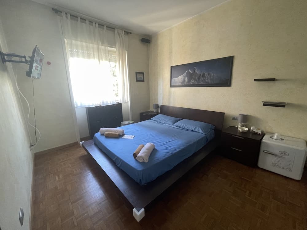 4 bed Apartment in Milano 7 min Duomo up to 6 Peop