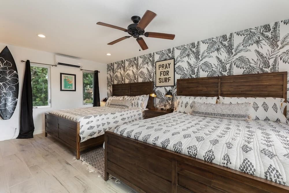 Bond House 4 Bedroom Home by RedAwning