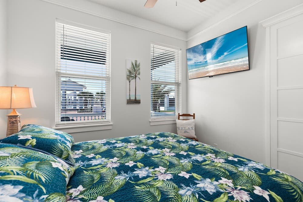 Sea Pointer Inn - Private Beach House With Pool 3 Bedroom Home by RedAwning