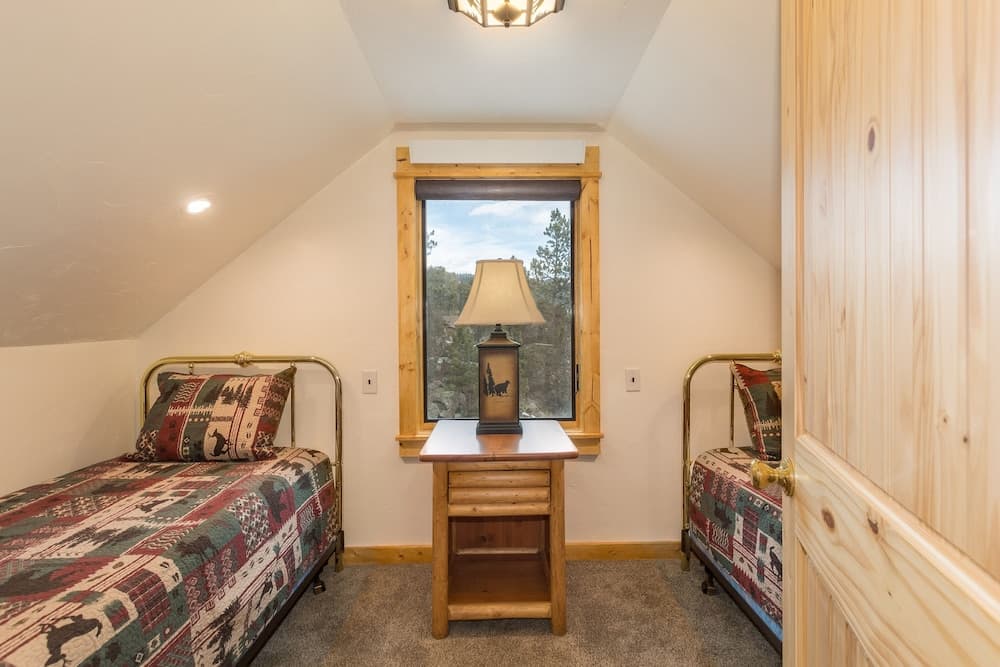 Pine Brook - 30 Nights Minimum Rental Only 4 Bedroom Cabin by Redawning