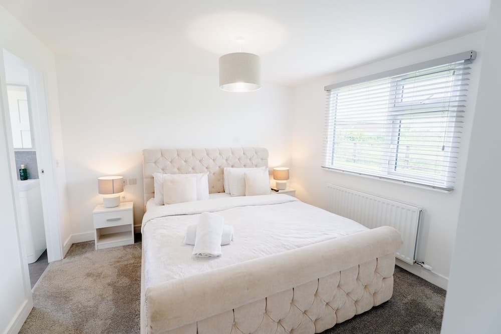 Castle View Chalet by Clonlum Cottages