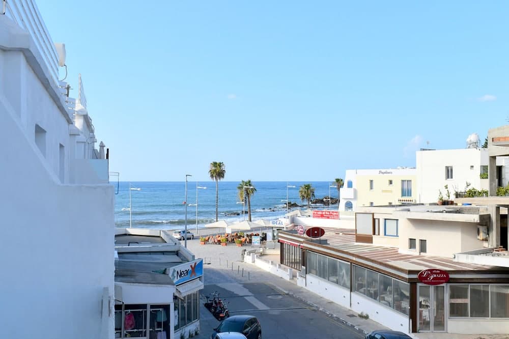 Phaedrus Living Seaside Lighthouse 66