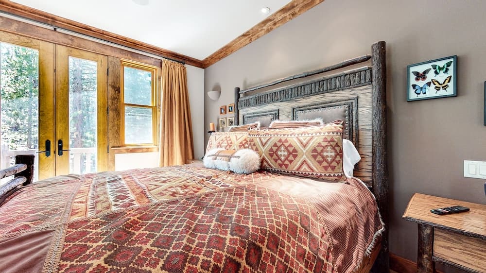 Lodestar #2001 5 Bedroom Home by RedAwning