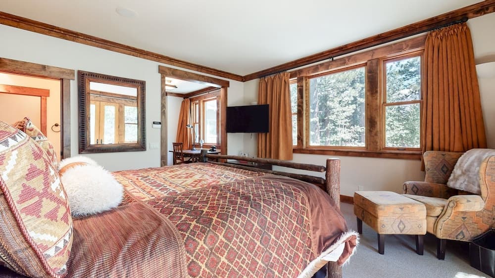 Lodestar #2001 5 Bedroom Home by RedAwning