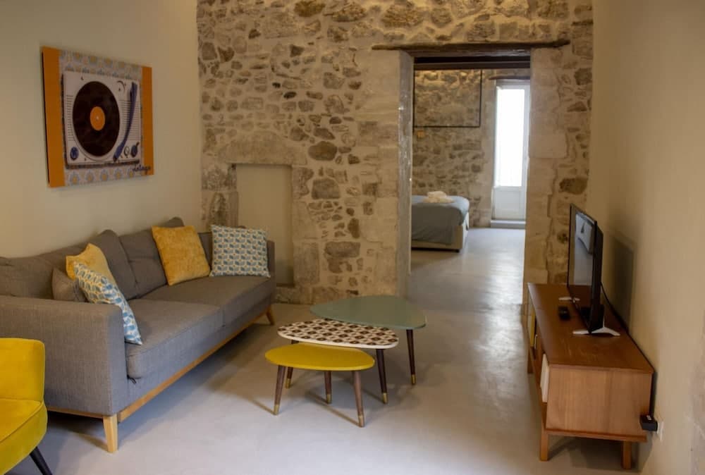 Sr-i754-giude36a1 - Ares Vintage Apartment