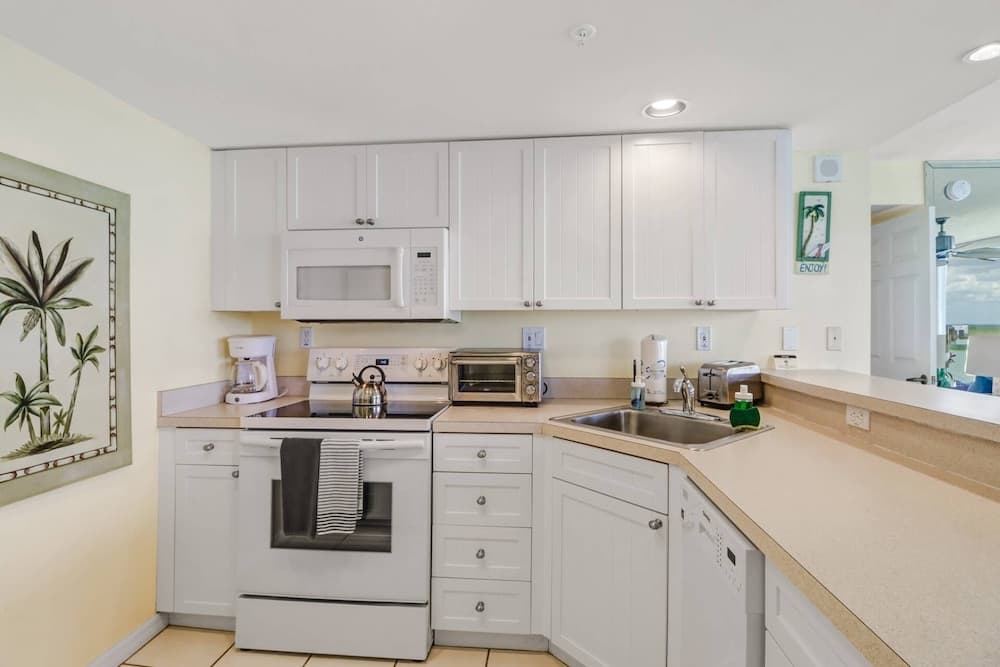 Lovers Key Resort 704