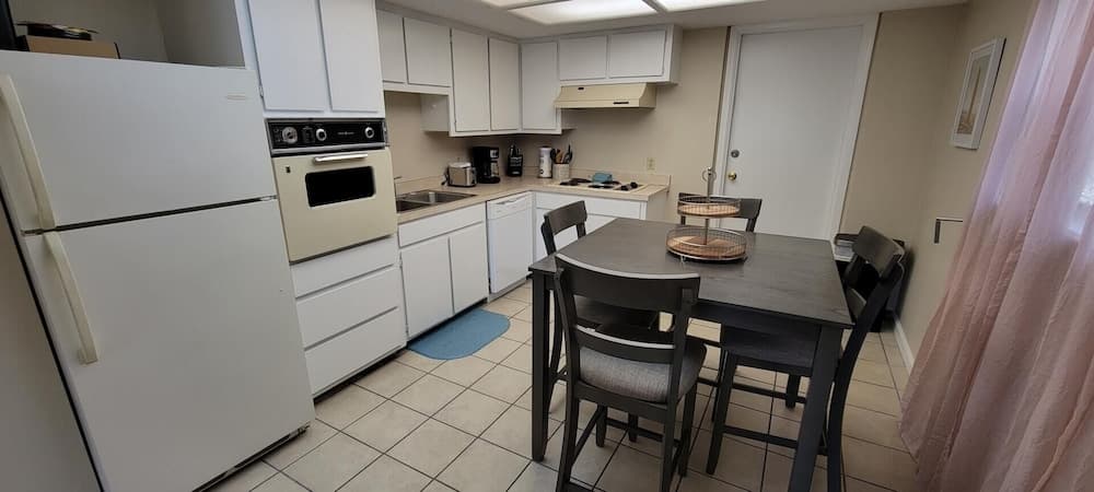 Atol Quad #3 1 Bedroom Home by Redawning