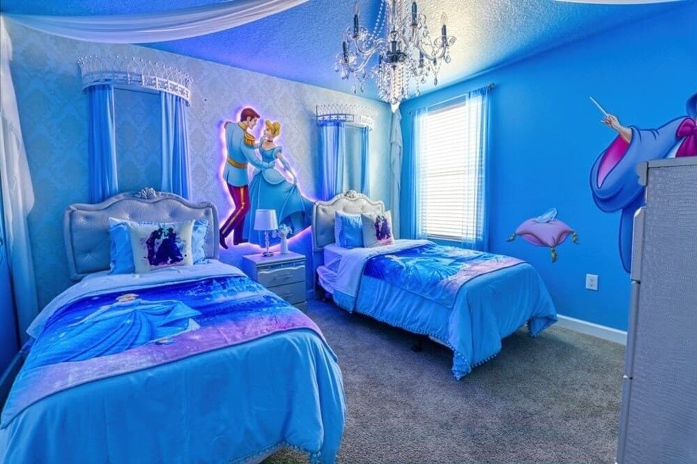 Jared's Themed Manor At Champions Gate 9 Bedroom Home by Redawning