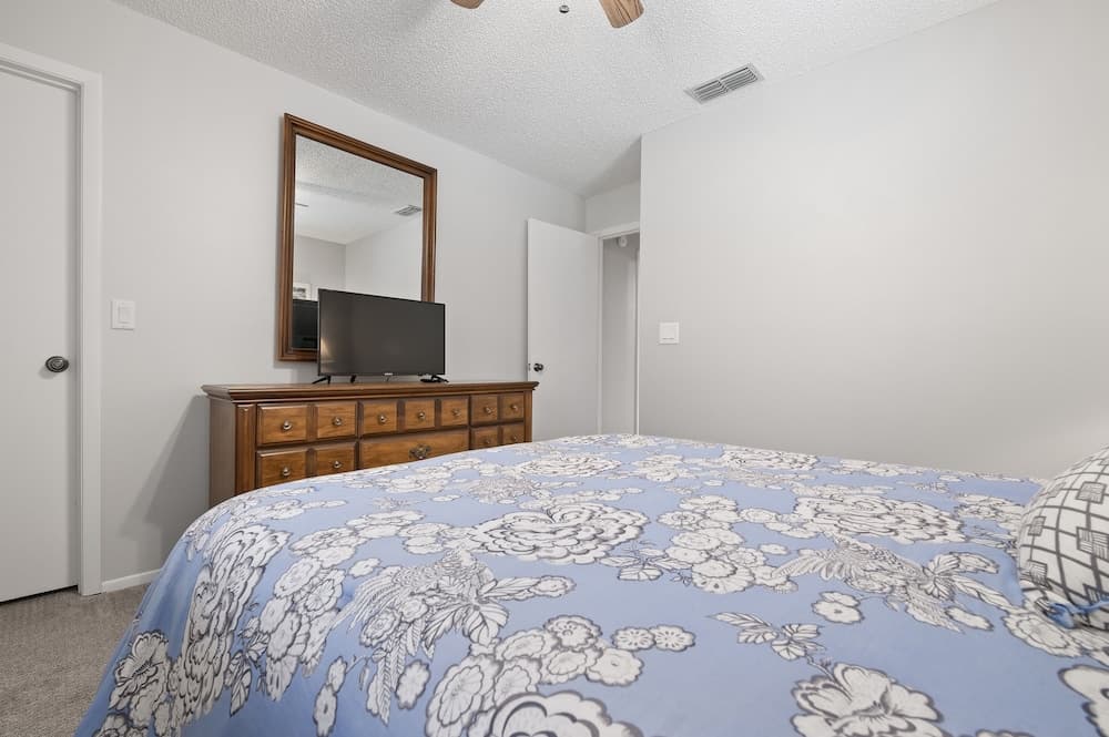 Jerry's Gem 3 Bedroom Home by Redawning