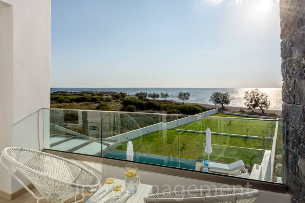 Villa Pelagia Seafront Villa Pelagia Superb New Listing2021