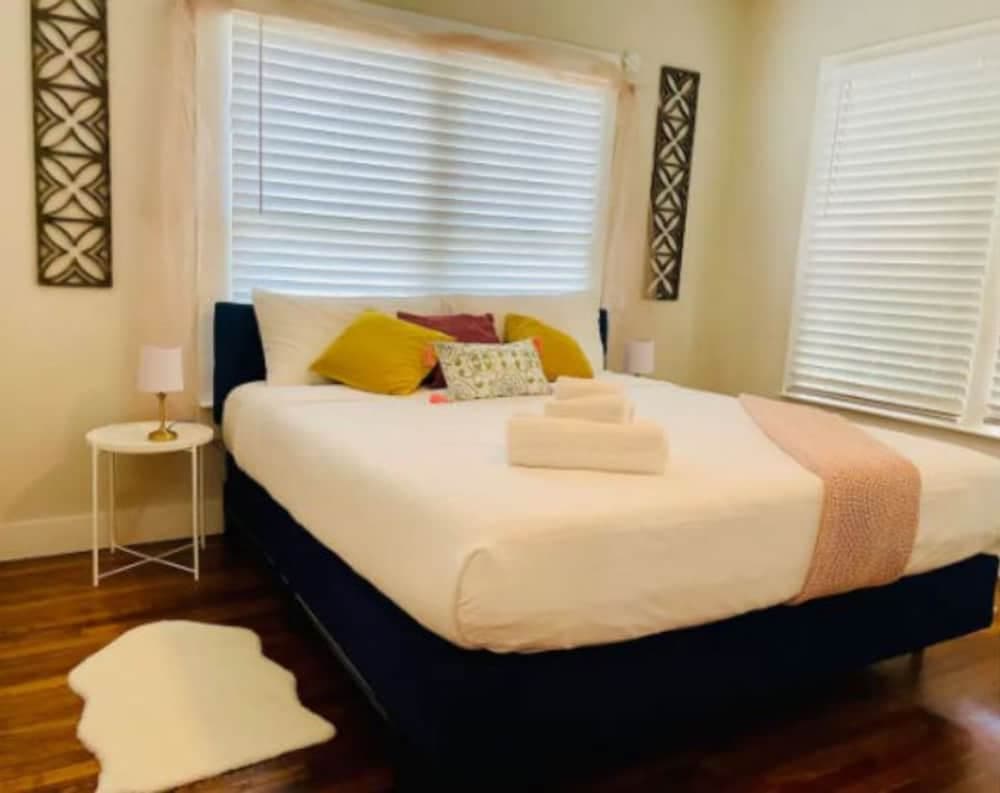 Charming Bungalow Near Historic Downtown