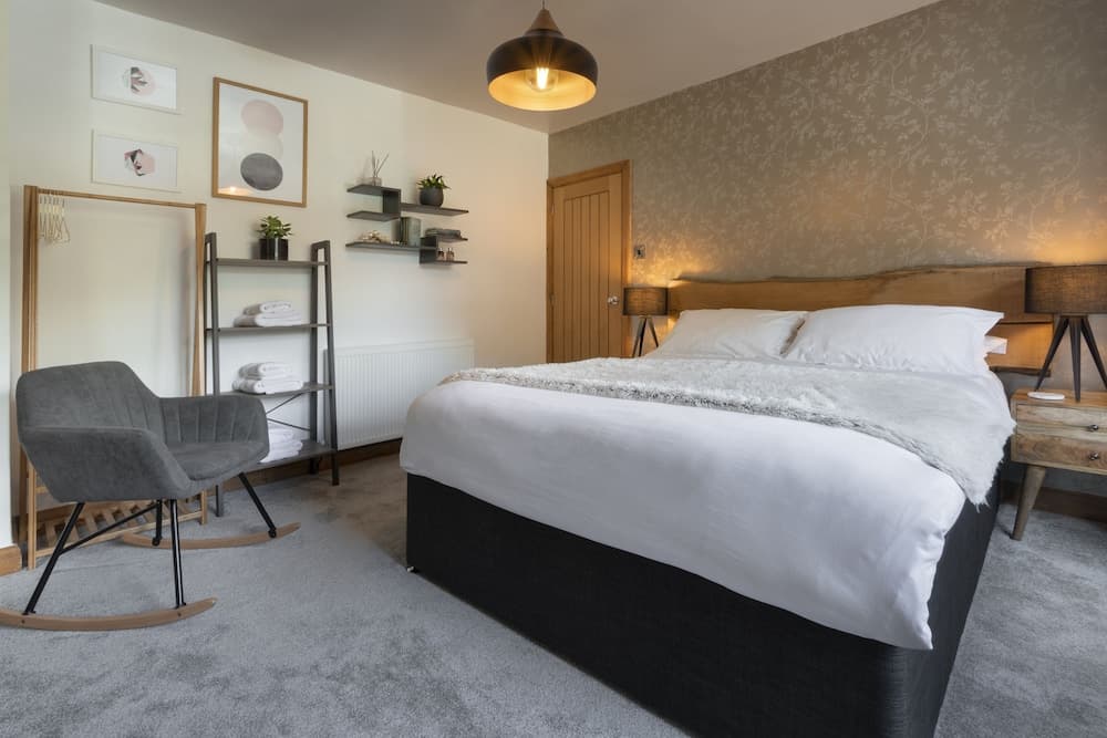 Ellerthwaite Place Getaway with Hot Tub